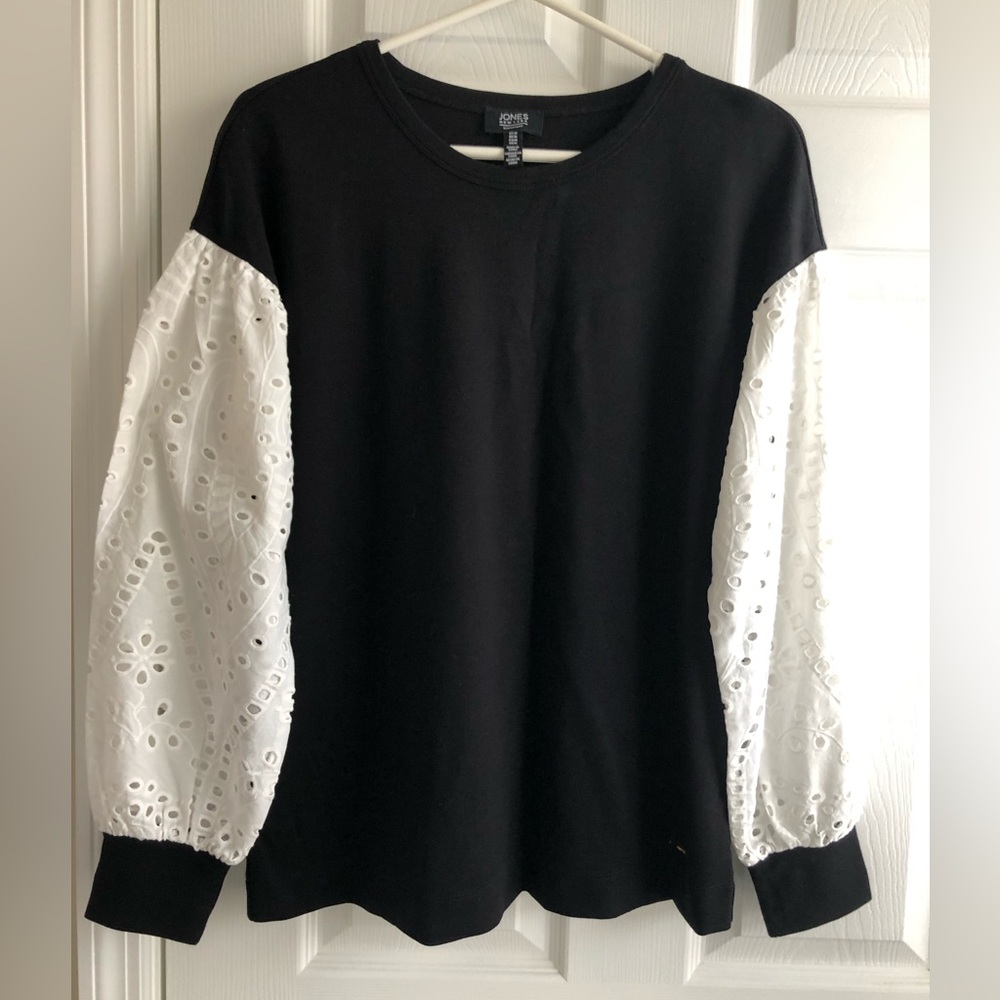 Jones New York Black and White Eyelet Sleeve Top